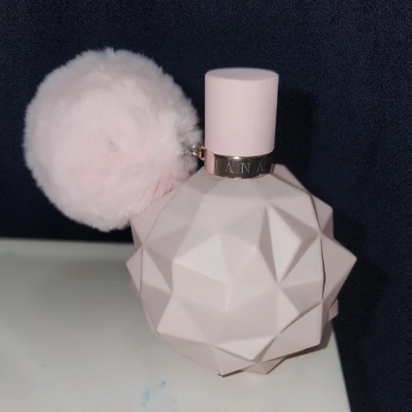 Ariana Grande Blush Pink Geometric Perfume - Picture 1 of 5